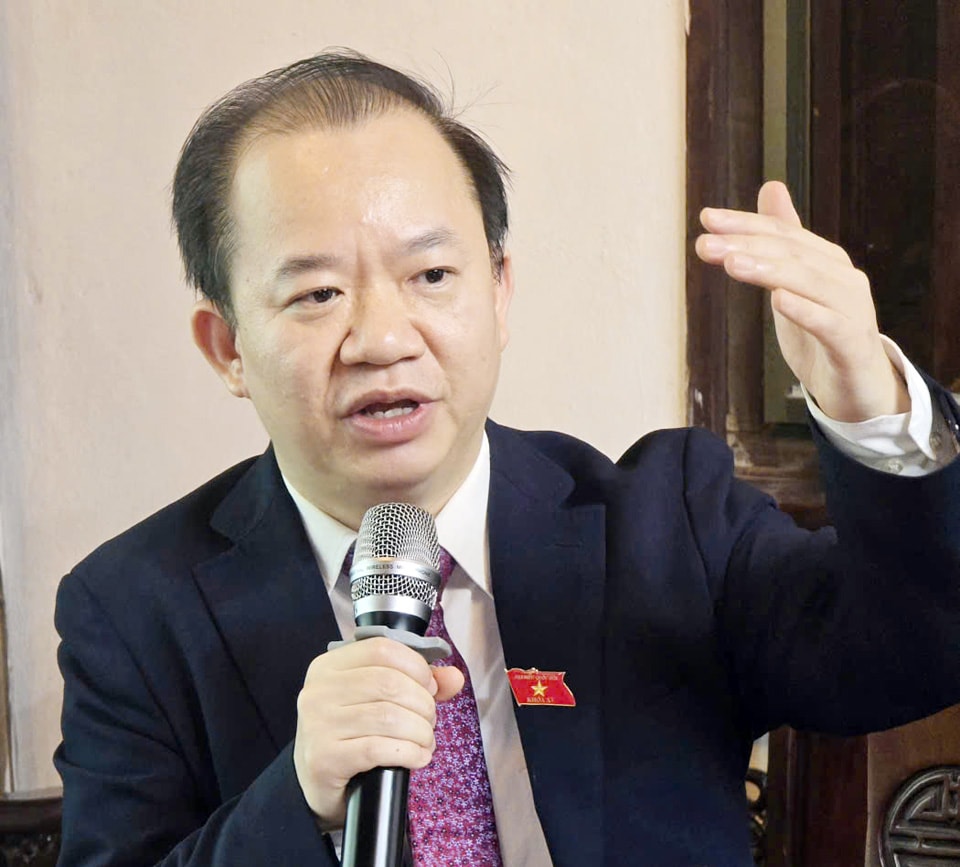 PGS.TS Bui Hoai Son phat bieu tai Anh: Ha Trang