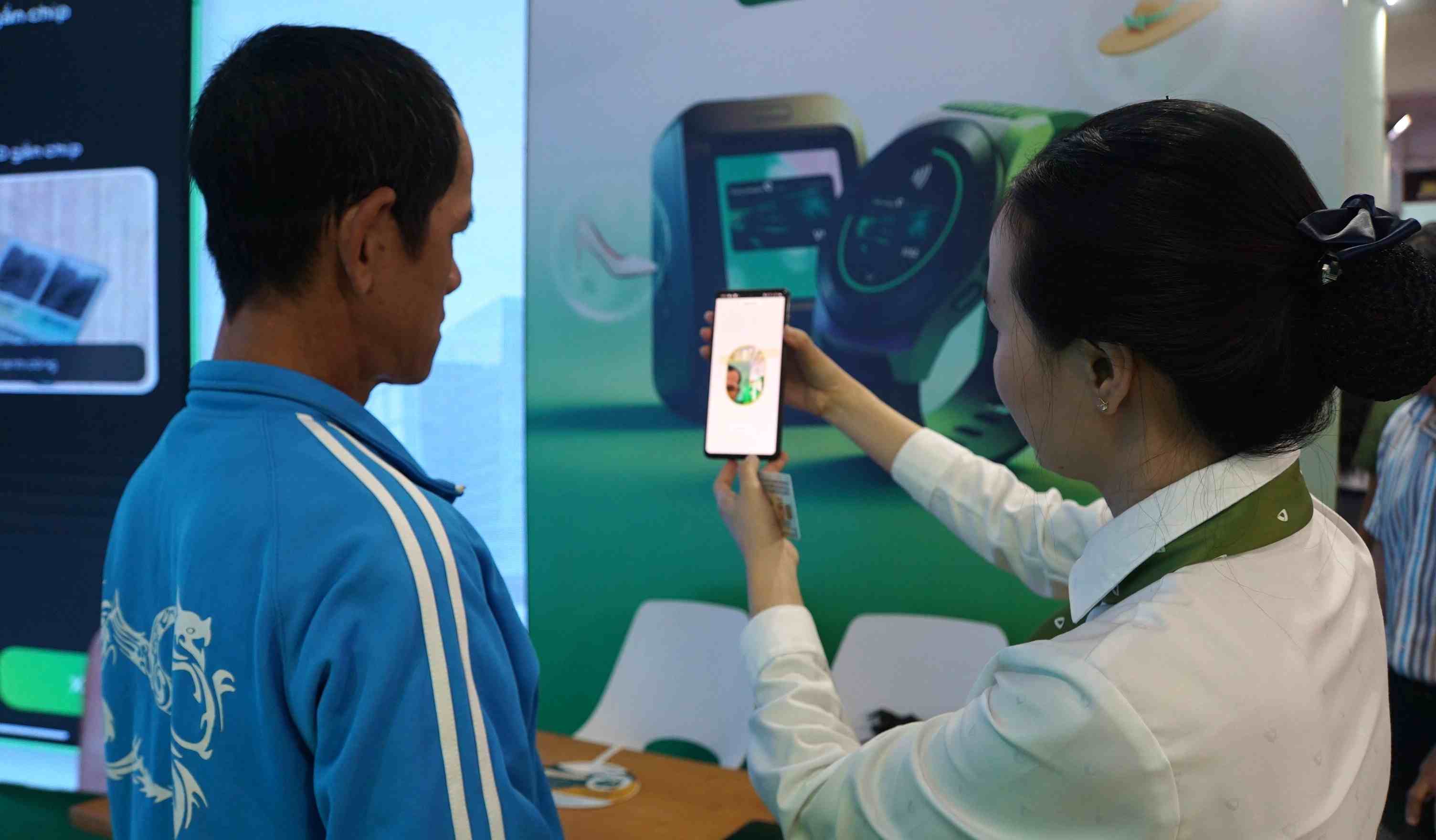 La provincia de Ca Mau apoya la transformacion digital para personas vulnerables. Foto: Nhat Ho