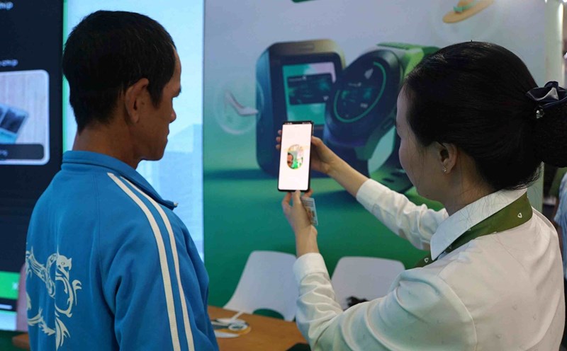 Ca Mau province supports digital transformation for the disadvantaged. Photo: Nhat Ho