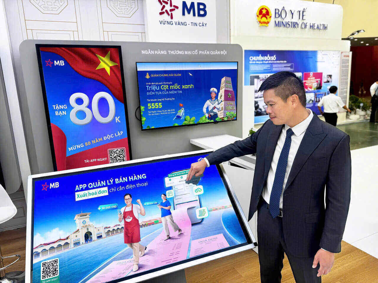 MB gioi thieu cac giai phap tai chinh so trong khuon kho Trien lam.