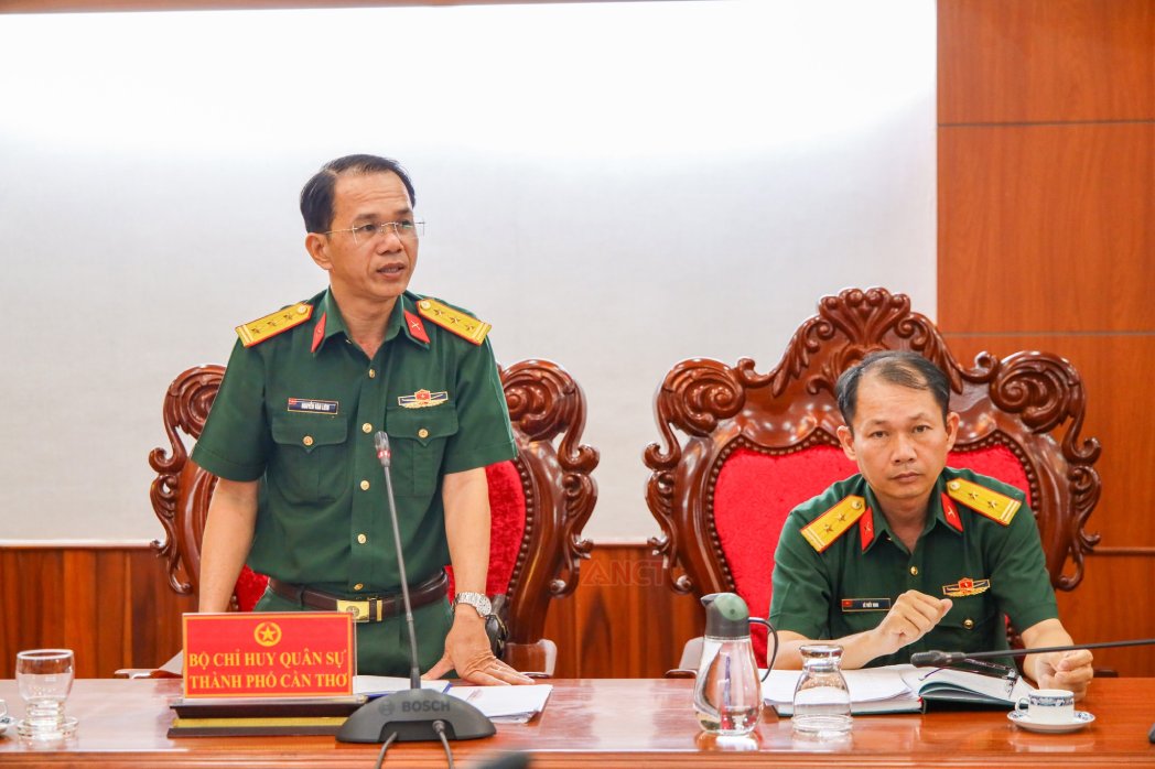 Dai dien Bo Chi huy Quan su TP Can Tho phat bieu tai cuoc hop. Anh: Cong an Can Tho