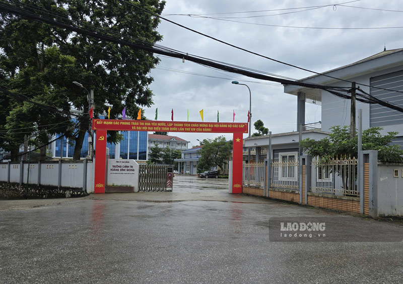 Khu vuc cong vao cua Truong Chinh tri Hoang Dinh Giong. Anh: Tan Van