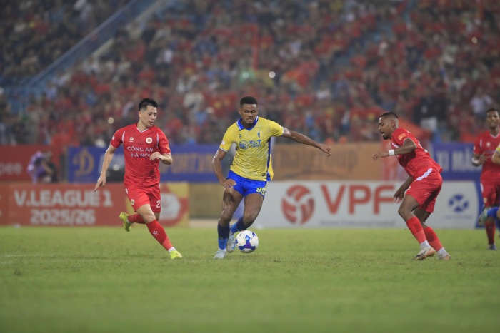 Ha Noi FC chi co 2 ban rut ngan ti so trong khoang thoi gian cuoi tran. Anh: Minh Dan