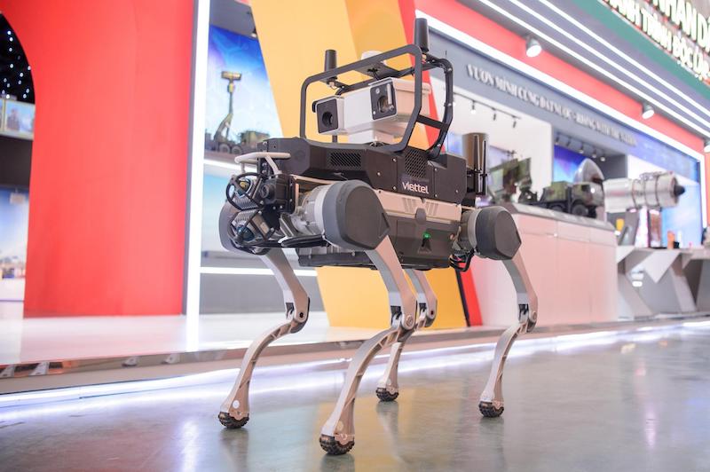 Robot perro patrullero investigado y desarrollado por Viettel. Foto: proporcionada por Viettel