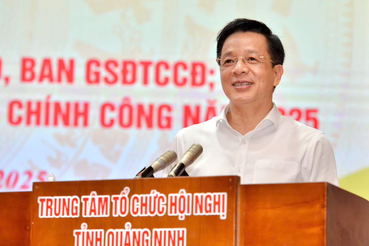 El Sr. Nguyen Van Hoi Presidente del Comite del Frente de la Patria de la provincia de Quang Ninh habla en la conferencia. Foto: Doan Hung