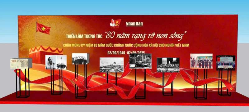 Cum trung bay dac biet mang ten “80 nam rang ro non song”. Anh: Vietravel