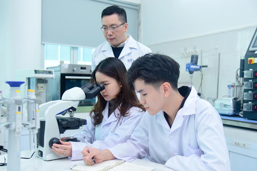En el proceso de desarrollo del pais el Partido y nuestro Estado siempre consideran la educacion y la formacion junto con la ciencia y la tecnologia como la principal politica nacional. Foto: Bich Ha