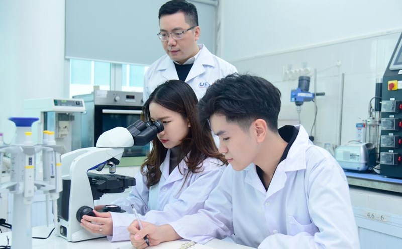 In the process of national development, our Party and State always consider education and training, along with science and technology, as the top national policy. Photo: Bich Ha