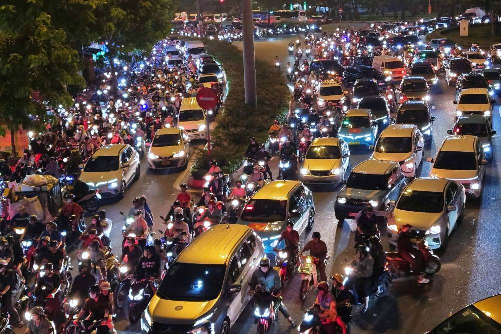 Nut giao Pham Van Dong - Quoc lo 13 cung ket cung phuong tien. Ảnh: Binh Thanh