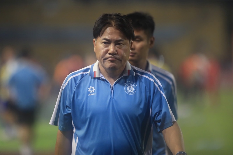 Huan luyen vien Makoto Teguramori cua Ha Noi FC. Anh: Minh Dan