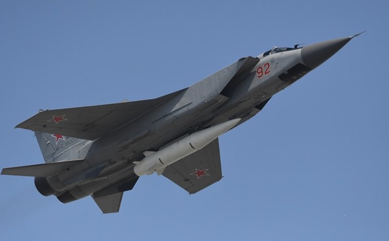 The fighter jet intercepted the Mikoyan-Gurevich MiG-31 Foxhound with the Russian Kinzhal hypersonic missile. Photo: Sputnik