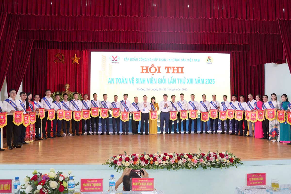 Hoi thi ATVSV lan thu 13 nam 2025 quy tu 111 thi sinh, chia thanh 37 doi den tu 32 don vi trong toan Tap doan. Anh: Pham Cuong