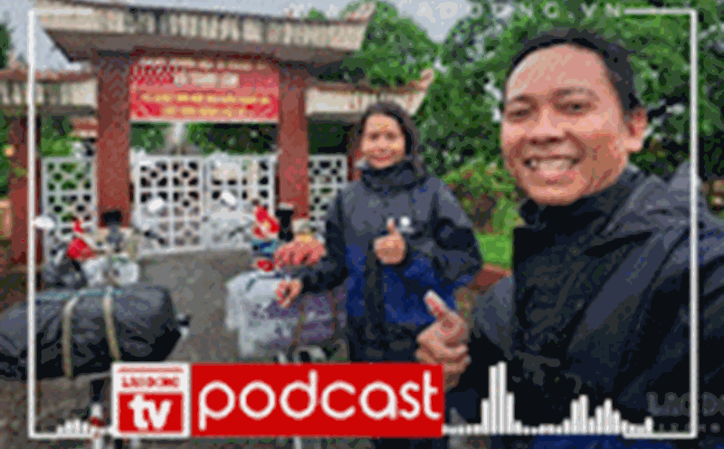 The story behind the 2,000 km cycling journey to Hanoi to attend the National Day of the couple