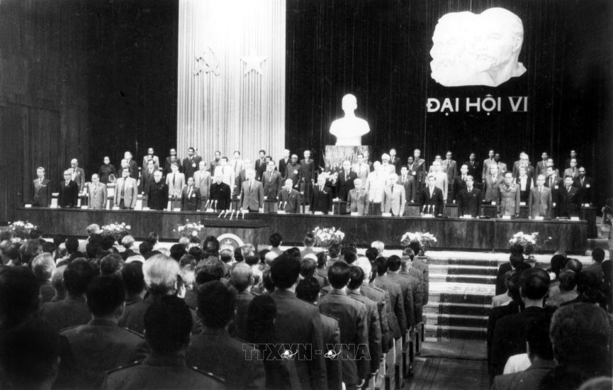 Dai hoi lan thu VI cua Dang (thang 12.1986) khoi dau cong cuoc doi moi. Anh: TTXVN