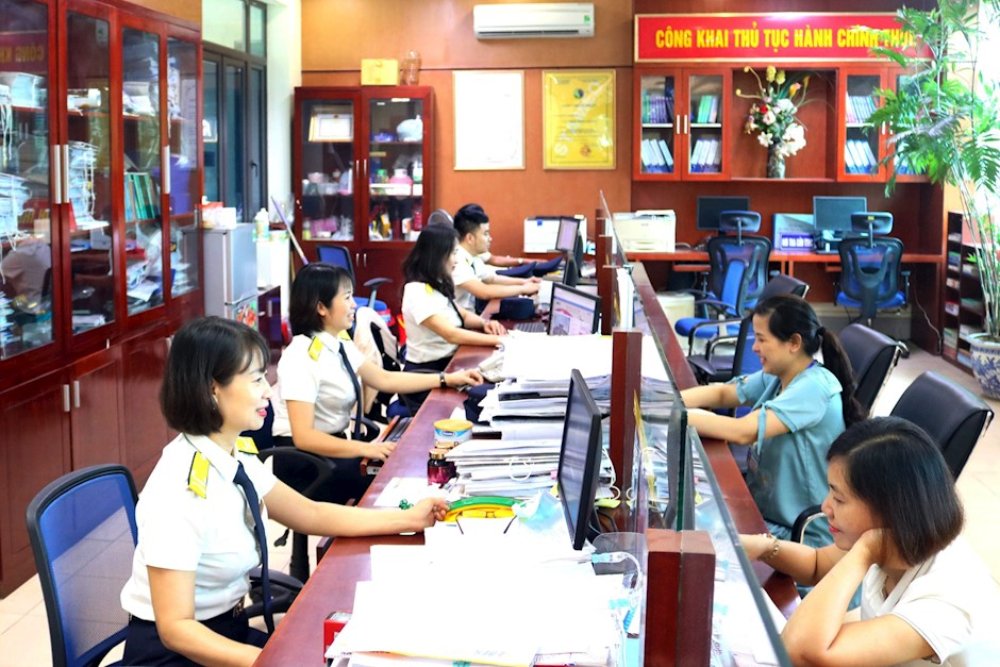 Some procedures related to personal income tax declaration have been simplified. In the photo, the Ho Chi Minh City Tax Department supports guiding taxpayers to declare and settle taxes. Photo: hcmcpv.org.vn