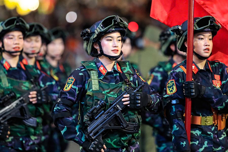 Les habitants doivent preter attention au calendrier des interdictions de route afin d'avoir une itineraire de deplacement pratique le jour du defile militaire general A80. Photo : Minh Dan