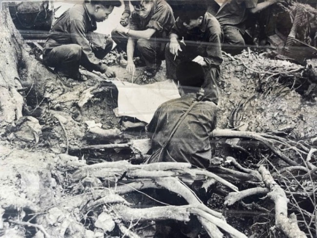 Ong Lan cung ban chi huy tac chien tai thanh co nam 1972. Anh tu lieu
