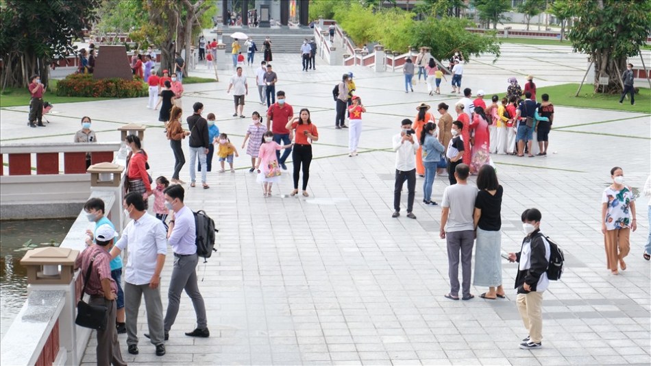 9월 2일 국경일 연휴에 관광객을 끌어들이는 Can Tho시의 놀이 장소. 삽화: Phong Linh