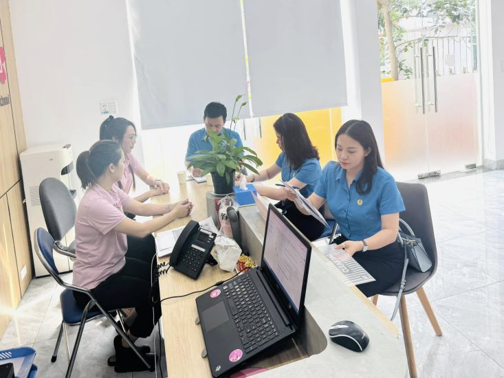 Gia Vien 노동조합은 기초 노동조합 설립을 위해 노력합니다. 사진: Gia Vien 노동조합