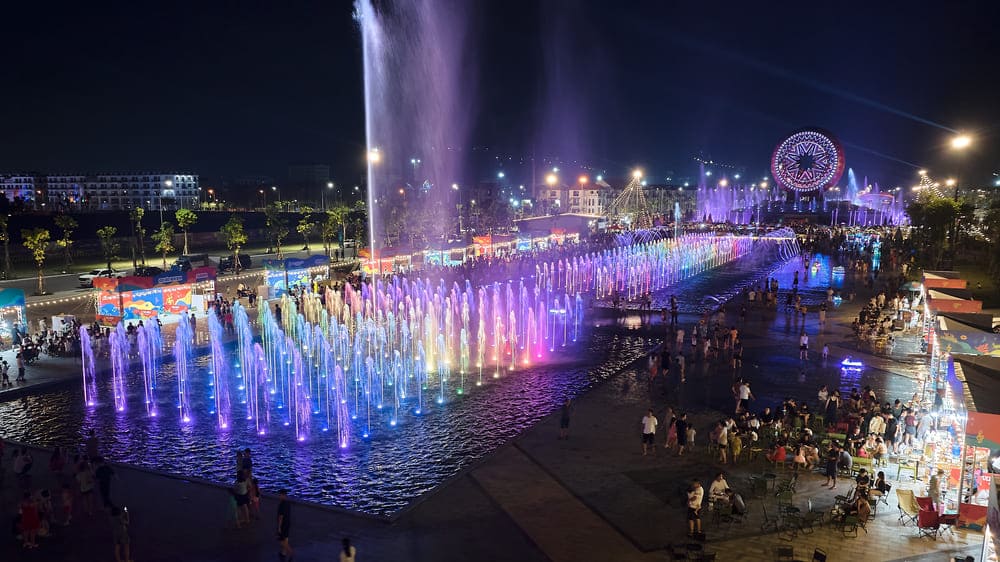Show nhac nuoc tai Quang truong Cong vien Le hoi tai KDT Sun Urban City