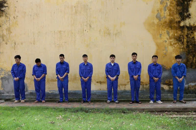 Los estafadores de alta tecnologia detenidos por la policia de Hung Yen. Foto: Policia de la provincia de Hung Yen