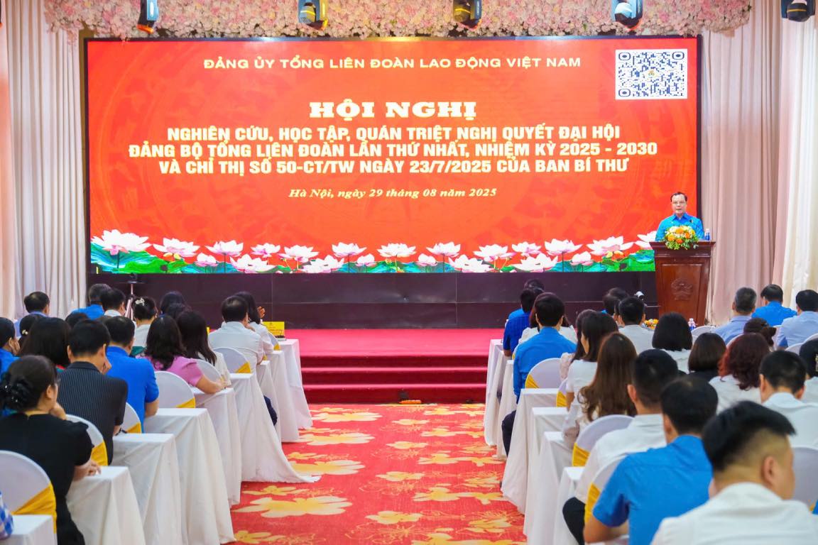 Toan canh hoi nghi. Anh: Bao Han