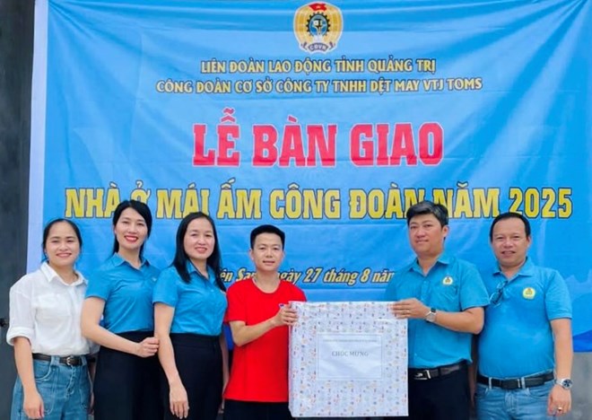 Bàn giao Mái ấm Công đoàn cho công nhân khó khăn Bàn giao Mái ấm Công đoàn cho công nhân khó khăn