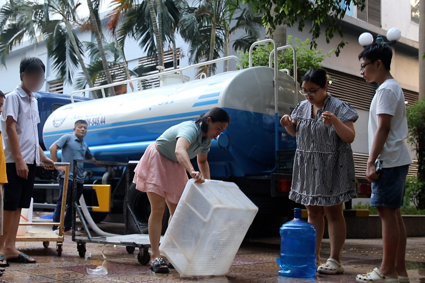 After flooding, hundreds of households are miserable because of dirty water and stagnant waste that can pose an epidemic