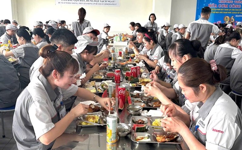 Astemo Trade Union organized a meal to encourage and improve workers' lives. Photo: Astemo Company Limited