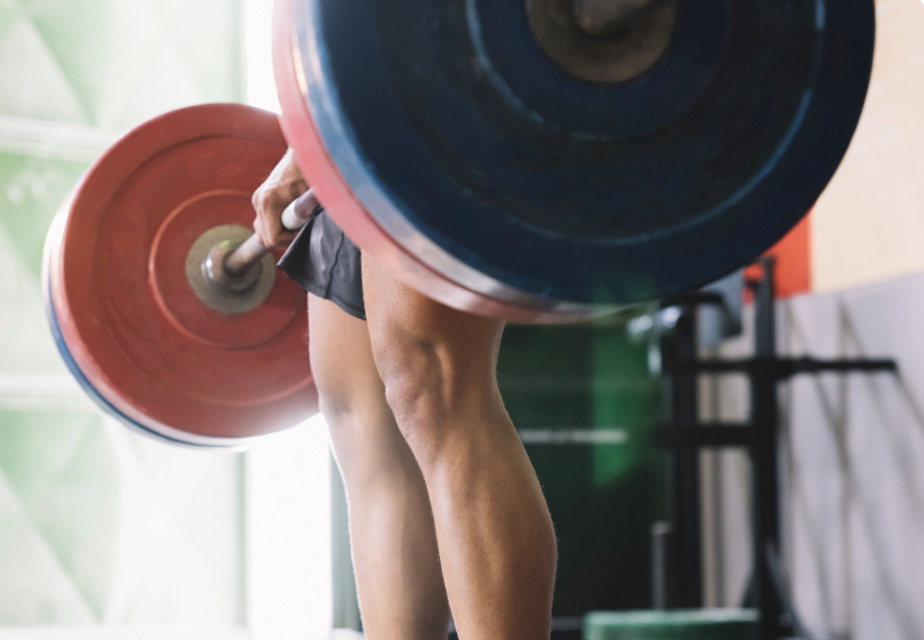 Why weightlifting can reduce belly fat. Photo: Thuy Duong