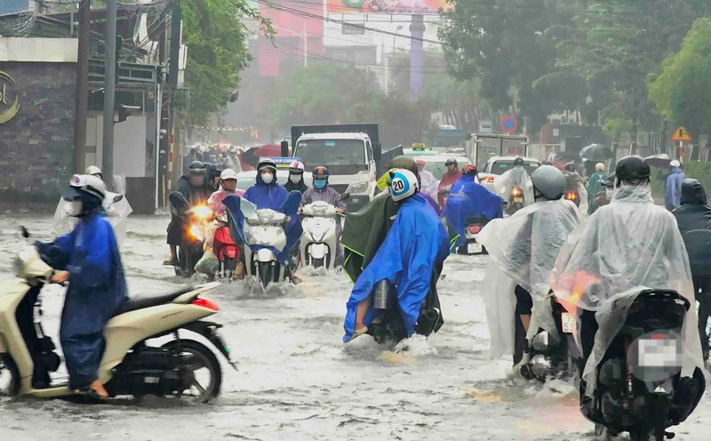 Se pronostica que la zona desde Thanh Hoa hasta Hue tendra lluvias fuertes y muy fuertes a partir de la tarde del 29 de agosto. Foto: Phuc Dat