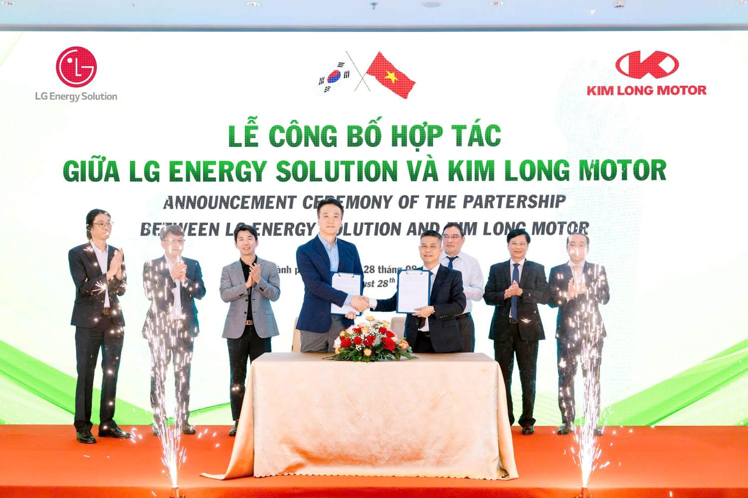 The ceremony to announce the cooperation between LG Energy Solution and Kim Long Motor. Photo: Kim Long