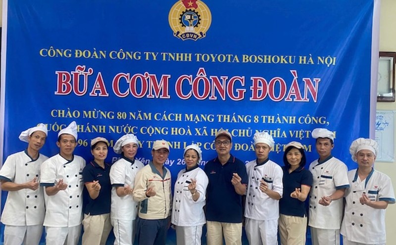 The Union Meal was organized for 1,050 union members and workers. Photo: Huong Giang