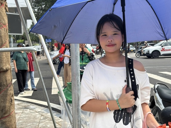 Ban Nhat Quynh cung den tu rat som, hy vong co the chung kien tron ven khoanh khac dac biet trong buoi tong duyet dieu binh - dieu hanh, dong thoi cam nhan ro khong khi hao hung va niem vui chung cua hang nghin nguoi dan Thu do.