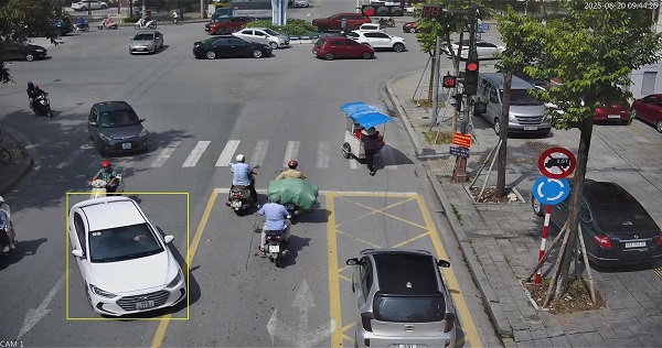 박닌에서 과태료를 부과받은 차량 소유주. 사진: 박닌 공안