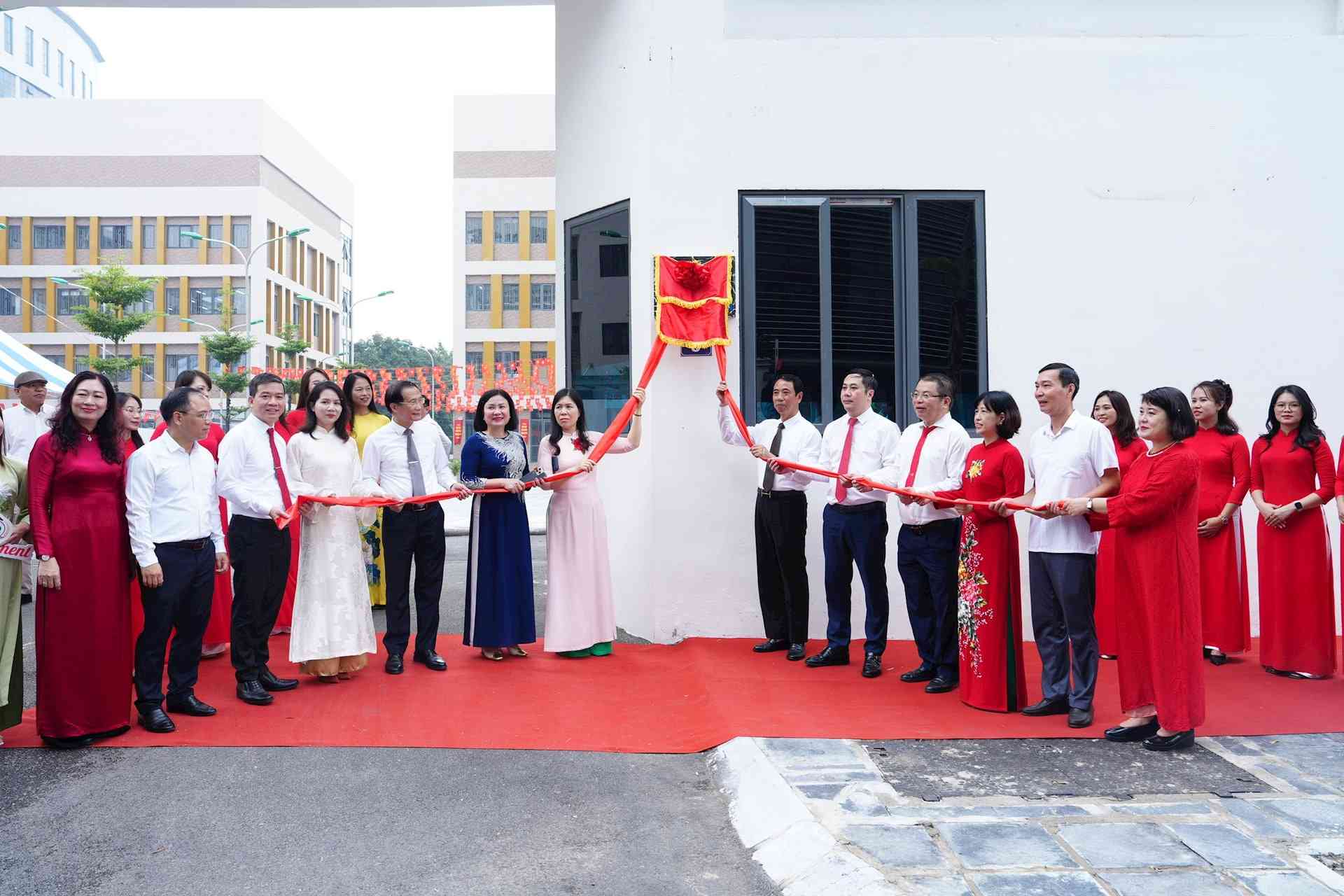 Inauguracion de la Escuela Primaria y Secundaria Ha Yen Quyet en el barrio de Cau Giay ciudad de Hanoi. Foto: Ha Phong