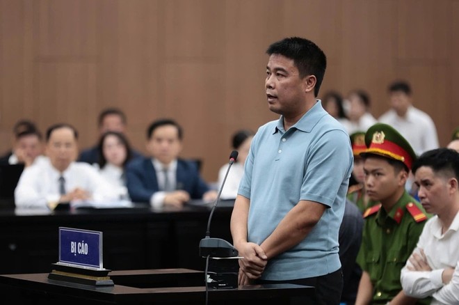 Ông chủ Tập đoàn Phúc Sơn - Nguyễn Văn Hậu tại phiên tòa vụ án liên quan đến các cựu quan chức tỉnh Vĩnh Phúc (cũ). Ảnh: N.Anh