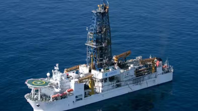 El buque de perforacion Chikyu de Japon explora la zona de rotura que causo un terremoto y un tsunami en 2011. Foto: Agencia de Ciencia y Tecnologia Maritima - Tierra de Japon