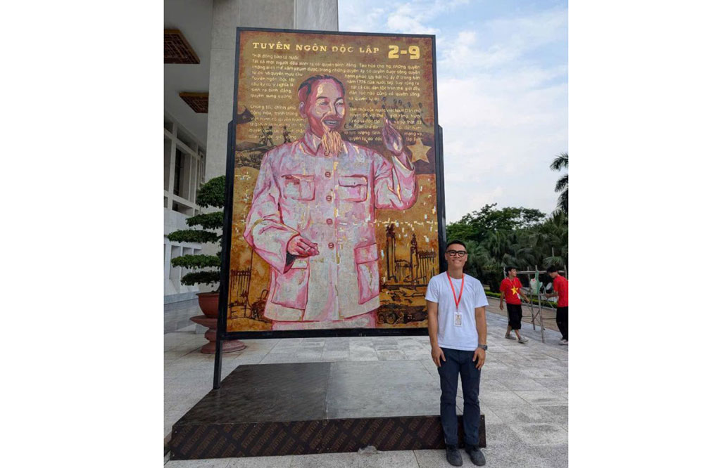 若手画家チュ・ニャット・クアンの「独立の春」油絵展。写真:提供者提供