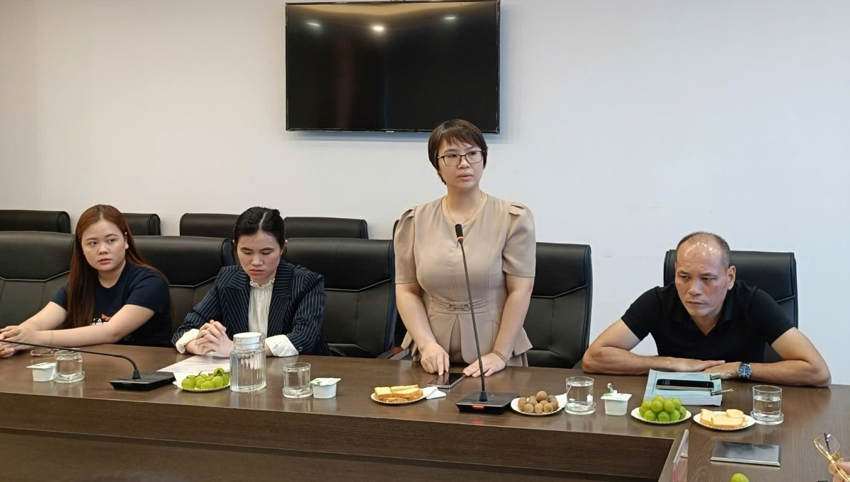Dai dien cac doanh nghiep dong lao dong phat bieu tai hoi nghi. Ảnh: Mai Dung