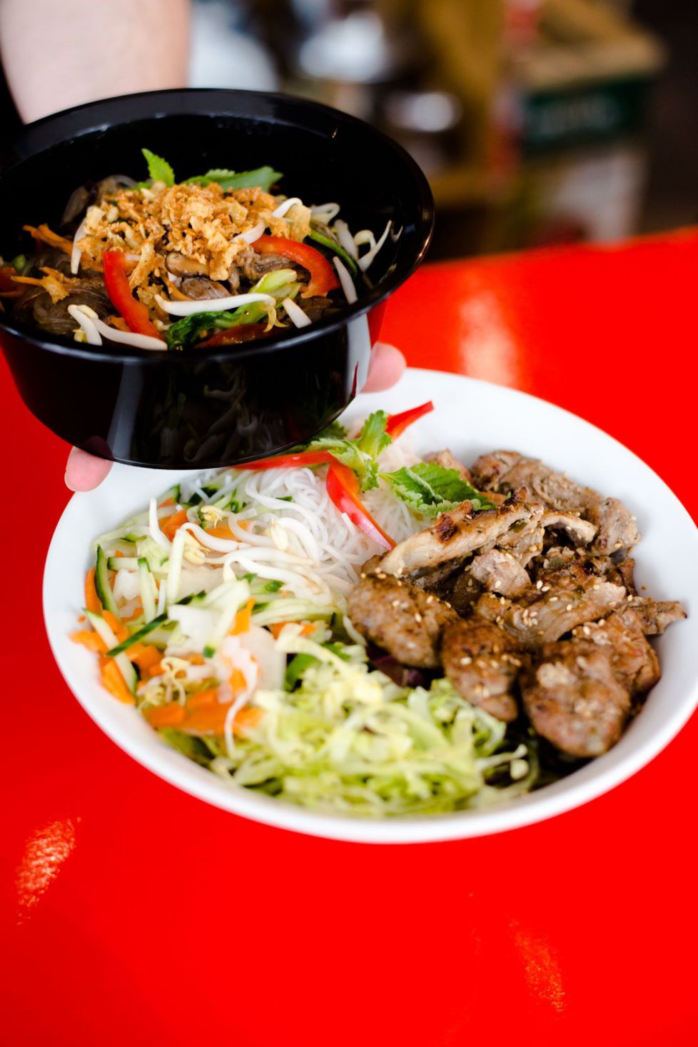 Khong chi co pho, nhung dac san Viet nhu bun, mien, com... cung dem den trai nghiem am thuc thu vi cho thuc khach. Anh: Nhan vat cung cap 