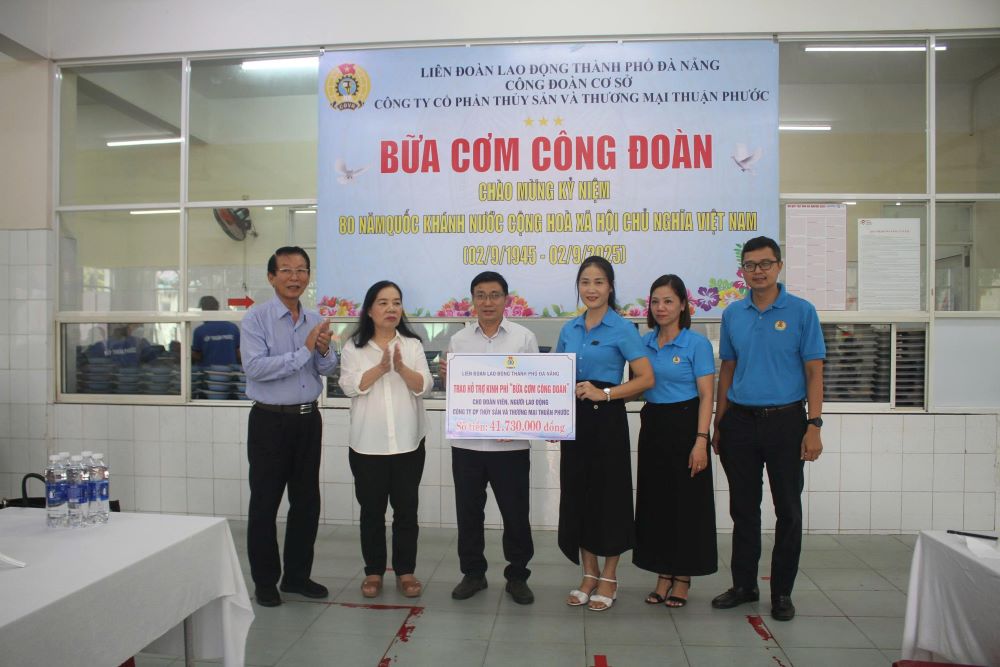 1.400 suat an duoc su ho tro cua Cong doan Cong ty va LDLD TP Da Nang. Anh: Thanh Huyen