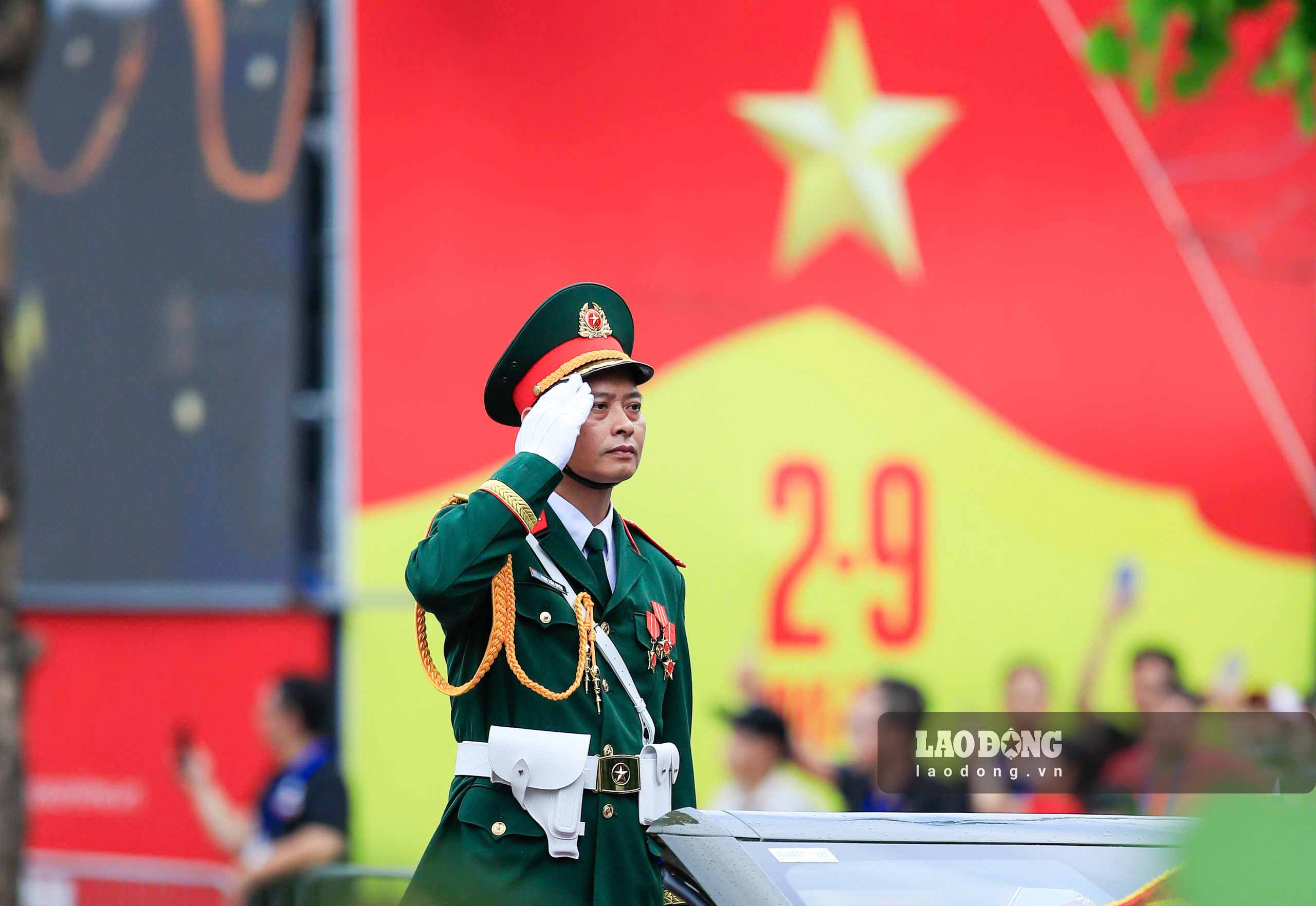 Doan dieu binh, dieu hanh di giua khong khi dai le A80. Nghi truong Anh: Minh Dan
