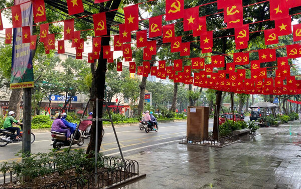 9월 2일 국경일을 맞아 '큰 축제의 문명 - 함께 쓰레기를 집으로 가져오자' 운동에 시민들의 참여를 촉구합니다. 사진: Huong Giang