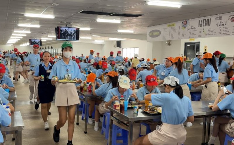 More than 5,000 furukawa Automotive systems Vinh Long workers attended the Union meal, each worth over 62,000 VND. Photo: Hoang Loc