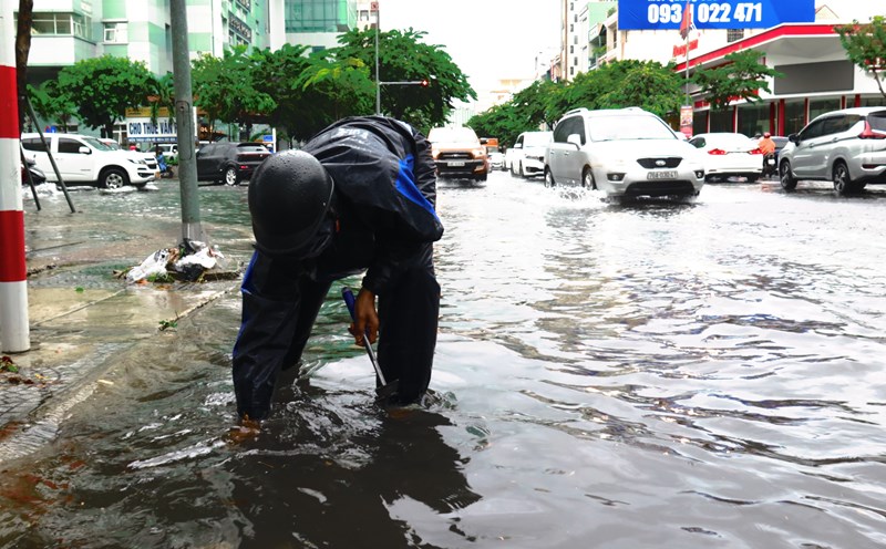 Da Nang repond activement aux fortes pluies aux inondations et aux glissements de terrain. Photo : Nguyen Thi