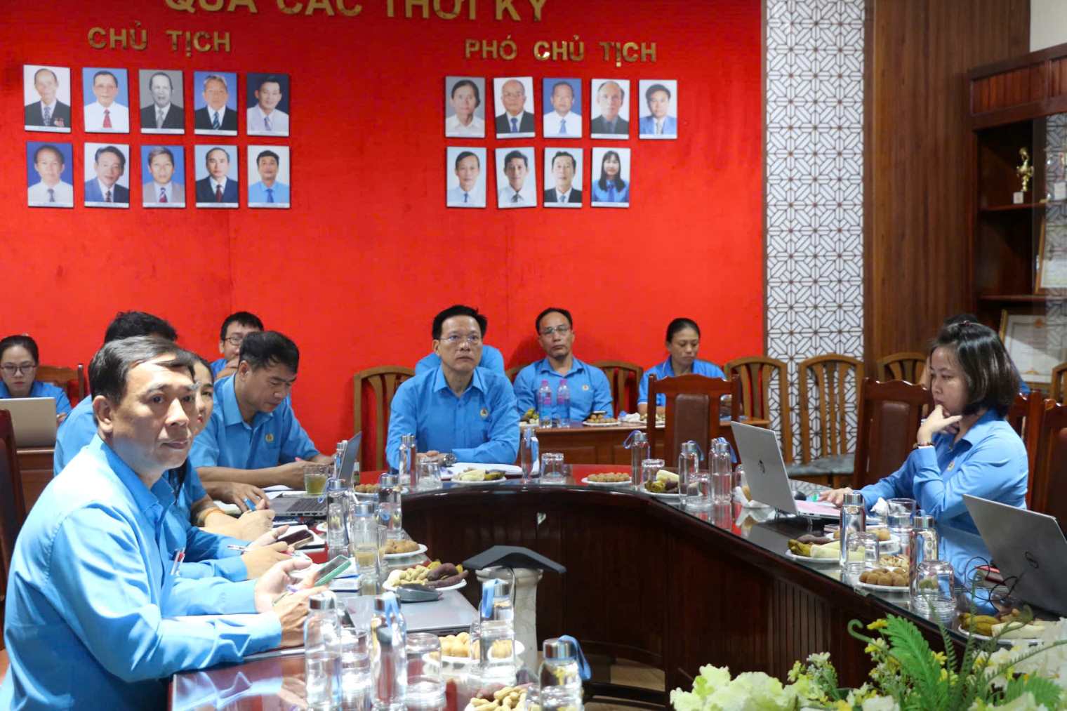 Khanh Hoa는 전임 노동조합 간부를 대상으로 연수 및 전문성 개발을 실시합니다. 사진: Phuong Linh