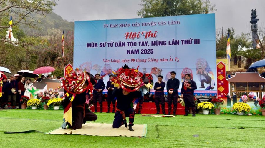 Mua su tu meo khong chi la tro dien trong le hoi, ma da tro thanh bieu tuong van hoa cua tinh Lang Son. Anh: Khanh Linh