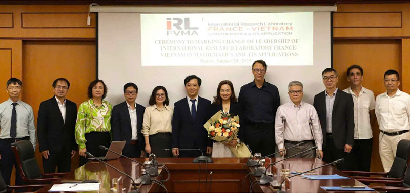 Hoi dong co van va cac don vi hop tac voi FVMA chia vui cung tan Giam doc IRL.