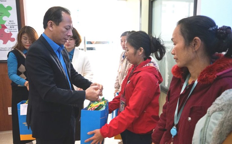 Over the years, Thanh Hoa Trade Unions at all levels have made continuous efforts to overcome all difficulties and practically care for union members and workers. Photo: Quach Du